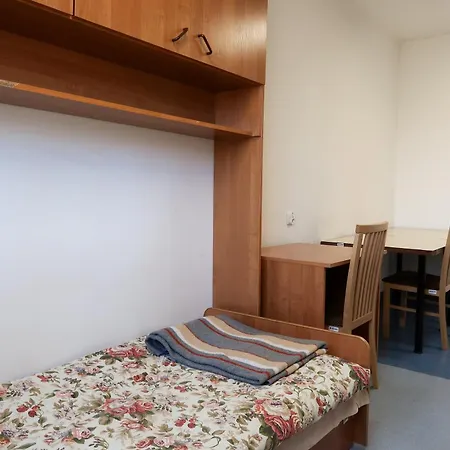 Dom Studencki Labirynt Хостел *